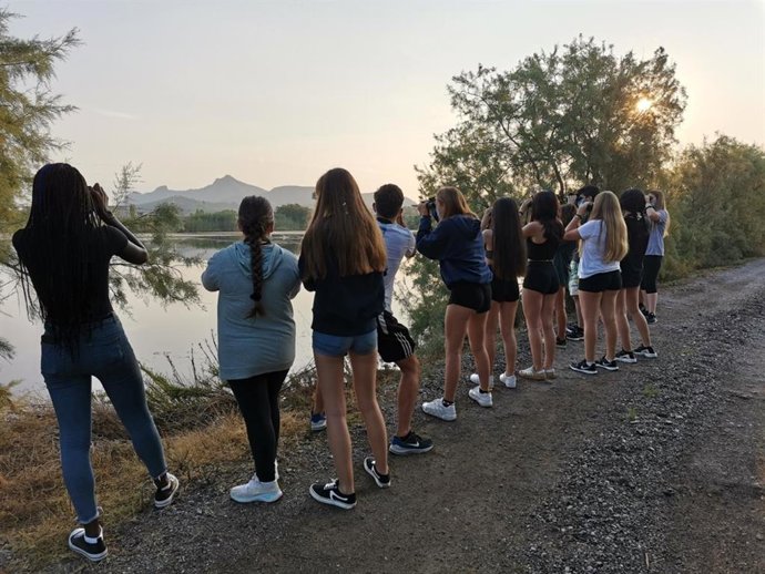 Alumnos en un espacio natural.