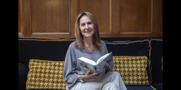 1. María Dueñas presenta su última novela, 'Sira', en los Encuentros Planetarios de la Fundación Pérez Estrada en Málaga