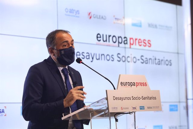 El conselleiro de Sanidad de la Xunta de Galicia, Julio García Comesaña, interviene en un Desayuno Socio-Sanitario de Europa Press.