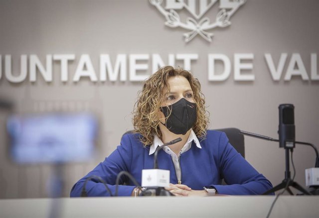 Archivo - La concejala de Deportes en el Ayuntamiennto de València, Pilar Bernabé, en una imagen reciente.
