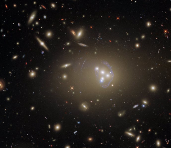 Cumulo de galaxias Abell 3827