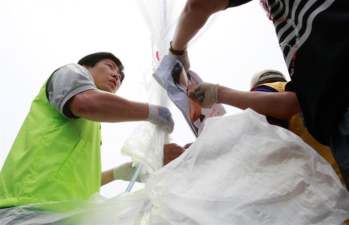 Archivo - Park Sang-hak durante una acción contra el gobierno de Corea del Norte en junio de 2010