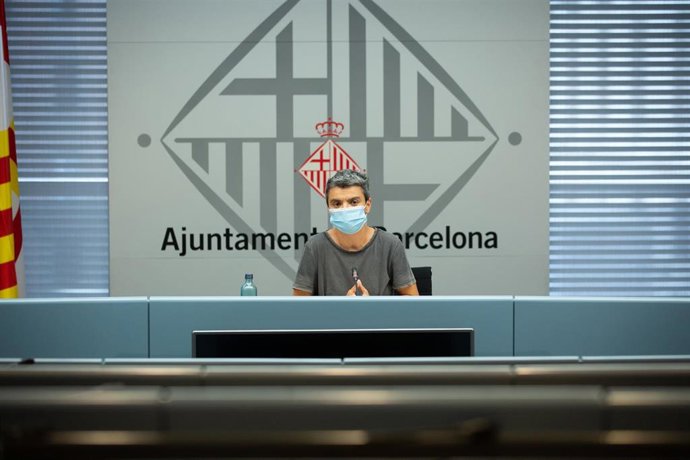 Archivo - La concejal de Vivienda de Barcelona, Lucía Martín, en una rueda de prensa (imagen de archivo).