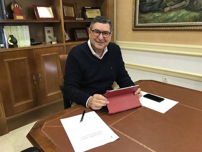 Archivo - El alcalde de Vélez-Málaga, Antonio Moreno Ferrer,