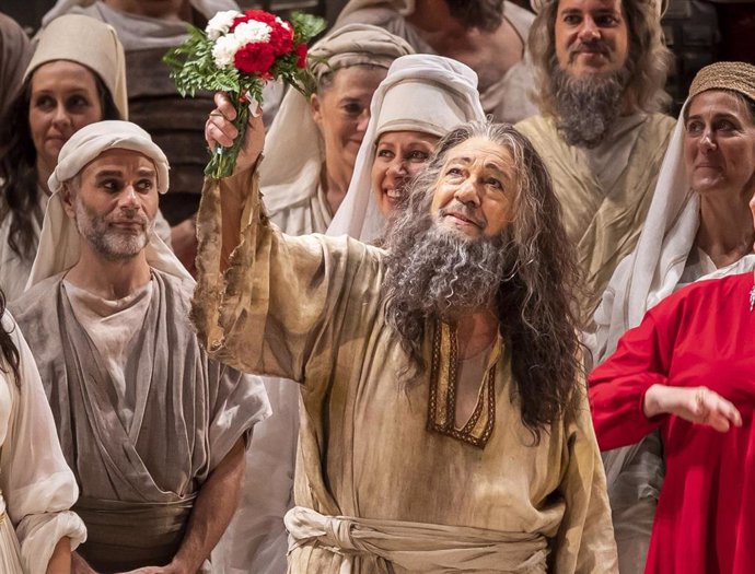Archivo - Plácido Domingo en la obra 'Nabucco' en Palau de les Arts de Valencia, en su última actuación en España