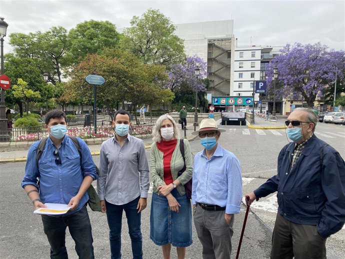 González Rojas, portavoz adjunto de Adelante, junto al aparcamiento rotatorio de La Concordia