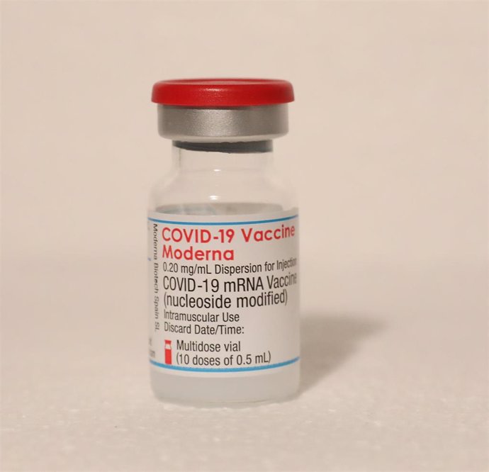 Un vial de la vacuna de Moderna contra el Covid-19