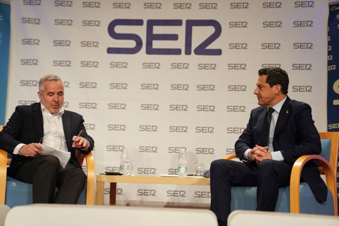 El presidente de la Junta de Andalucía, Juanma Moreno, este lunes durante su participación en un encuentro de la Cadena Ser.