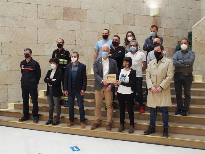 Junto con el concejal de Desarrollo Urbano Sostenible, Jaime Caballero, el alcalde Pablo Hermoso de Mendoza ha agradecido su implicación a quienes hcen posible Logroño Calles Abiertas