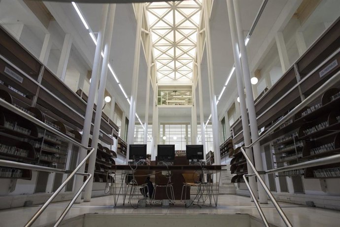 Archivo - La Biblioteca Pública Provincial de Granada, gestionada por la Consejería de Cultura de la Junta, en imagen de archivo