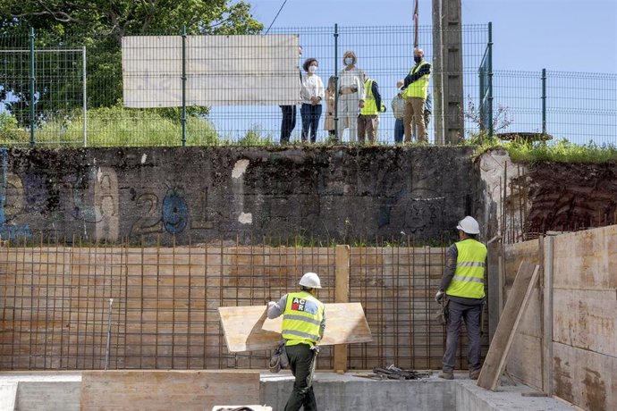 La consejera de Educación y Formación Profesional, Marina Lombó, visita el CP Ambrosio Díaz Gómez