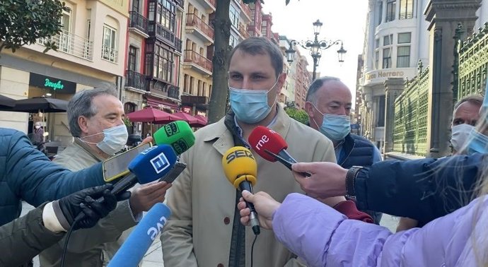 El secretario general y portavoz parlamentario de Foro Asturias en la Junta General, Adrián Pumares.