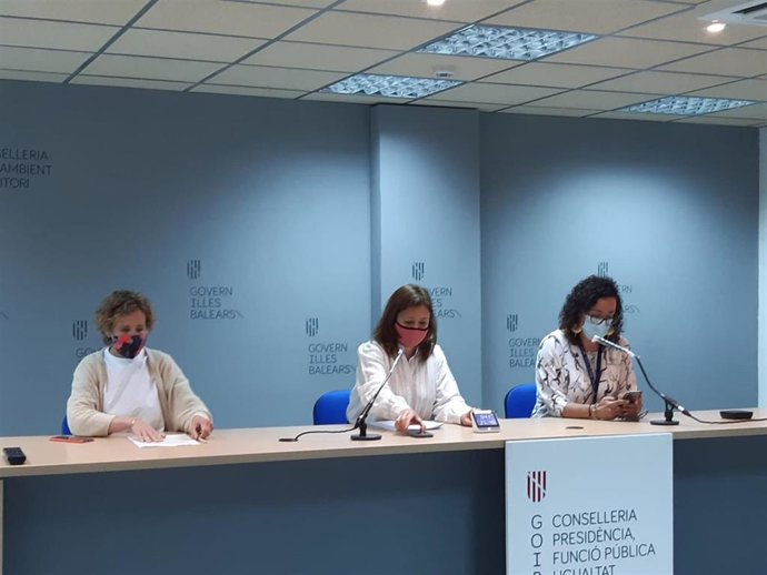 (I-D) La Delegada Del Gobierno, Aina Calvo; La Consellera De Presidencia, Función Pública E Igualdad, Mercedes Garrido; Y La Regidora De Seguridad Ciudadana De Cort, Joana Maria Adrover.