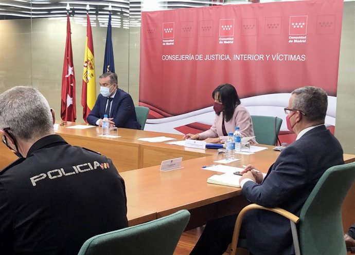 El consejero de Justicia, Interior y Víctimas, Enrique López, en la reunión del Platercam.