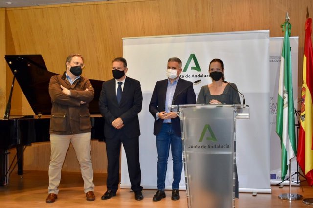 Lozano informa sobre el Plan de Infraestructuras Educativas.