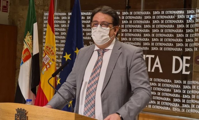 Archivo - El vicepresidente segundo de la Junta y consejero de Sanidad, José María Vergeles, en una imagen de archivo