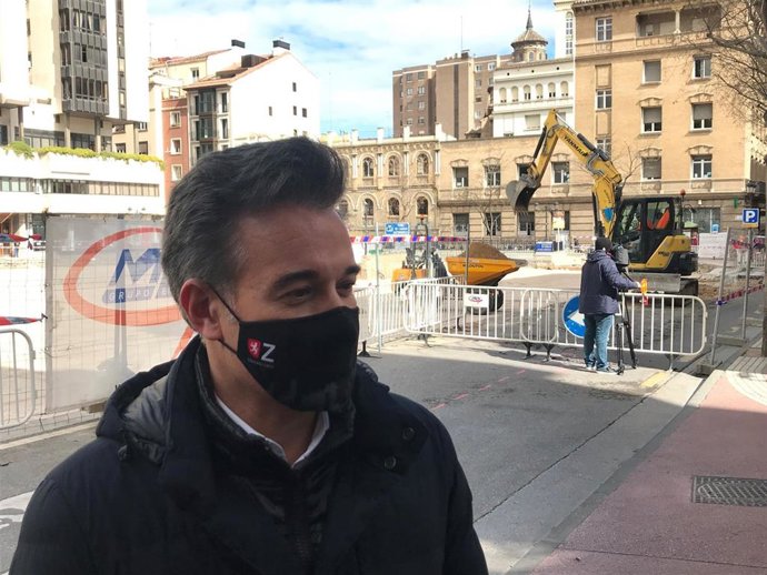 Archivo - El consejero municipal de Urbanismo del Ayuntamiento de Zaragoza, Víctor Serrano