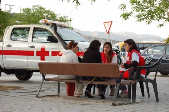 Voluntarios de Cruz Roja prestan asistencia a afec