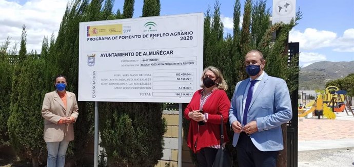 El delegado de Regeneración, Justicia y Administración Local de la Junta en Granada, Enrique Barchino, visita Almuñécar (Granada), donde se ha reunido con la alcaldesa, Trinidad Herrera.