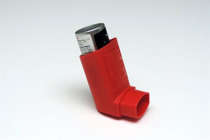 Archivo - Inhalador, asma
