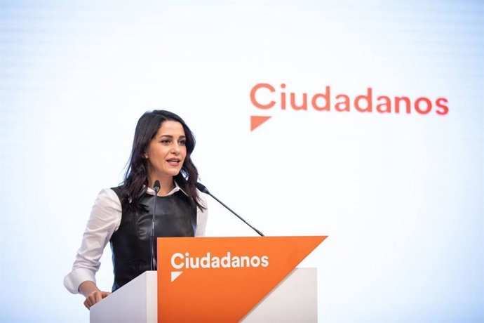 La presidenta de Ciudadanos, Inés Arrimadas, en una rueda de prensa en la sede del partido.