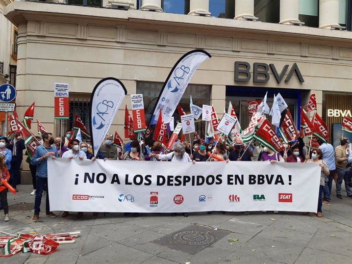 Concentración este lunes en Sevilla contra los despidos en el BBVA.