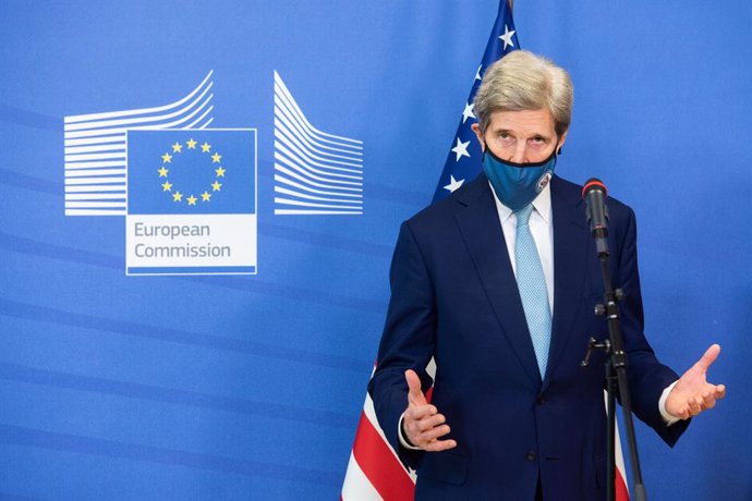 Archivo - HANDOUT - 09 March 2021, Belgium, Brussels: United States Special Presidential Envoy for Climate John Kerry speaks to the media at the EU headquarters in Brussels. Photo: -/European Commission/dpa - ATTENTION: editorial use only and only if th
