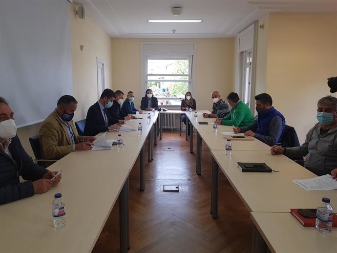 La patronal y los sindicatos CC.OO y UGT firman el convenio del metal de Pontevedra