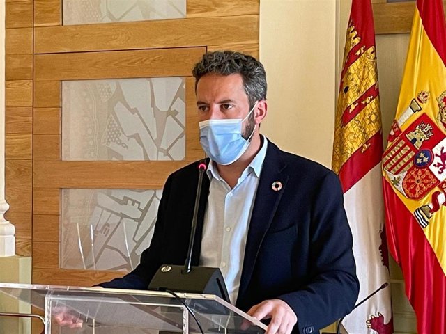 El portavoz del Gobierno local de Cáceres, Andrés Licerán, ha anunciado que la ciduad se queda sin Feria de San Fernando al no llegar a un acuerdo con los feriantes