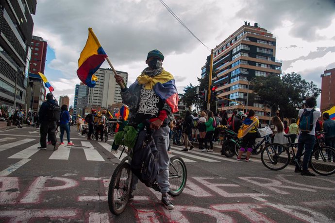 09 May 2021, Colombia, Bogota: A protester holds a Colombian flag during LGTB+ and Trans communities protest against Colombian President Duque's government and the police violence in dealing with the anti-government protests. Photo: Chepa Beltran/LongVi