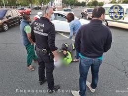 Herido grave en Sevilla un motorista de 48 años tras colisionar con un turismo en la Avenida de Andalucía