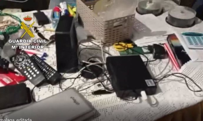 Material intervenido por agentes de la Guardia Civil a un hombre de 47 años con numerosos archivos con contenido de pornografía infantil