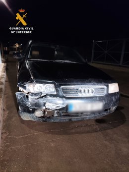 El vehículo del detenido por saltarse un control de la Guardia Civil en Rincón de Soto