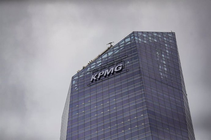 Archivo - Sede de Fundación KPMG en España situada en la Torre de Cristal, en Madrid (España), a 22 de febrero de 2021.