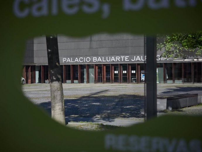 Archivo - El Palacio Baluarte Jauregia aparece vacío durante el día 54 del estado de alarma en Pamplona / Navarra (España), a 7 de mayo de 2020.