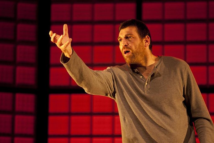 Hovik Keuchkerian protagoniza "Un obús en el corazón"