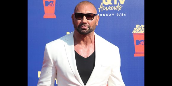 1. Dave Bautista se une a Daniel Craig en la secuela de Puñales por la espalda