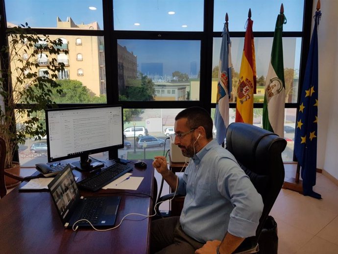 Archivo - El alcalde de La Línea de la Concepción (Cádiz), Juan Franco, en una foto de archivo.