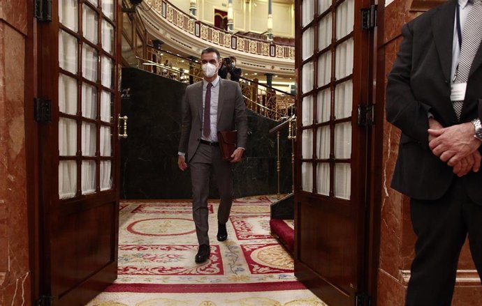 El presidente del Gobierno, Pedro Sánchez, sale tras una sesión de control al Gobierno
