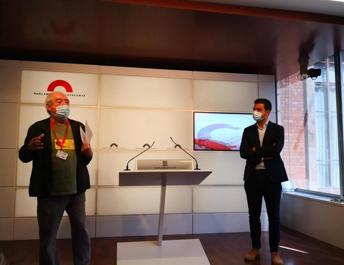 El diputado del PSC Pol Gibert y el presidente de la Federació d'Associacions Venals de Sabadell, Manuel Navas.