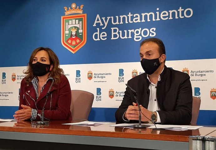 Rosario Pérez, presidenta del IMCyT de Burgos, y Pablo Abad, responsable de la Escuela de Música de Verano de Burgos .