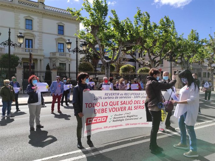 Concentración en Logroño para exigir la reversión real del servicio de Radiología al SERIS