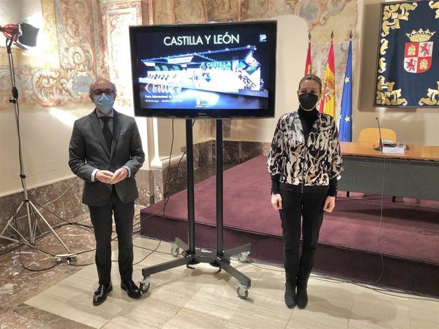 El consejero de Cultura y Turismo, Javier Ortega, y la directora general de Turismo, María Estrella Torrecilla, presentan la oferta turística de Castilla y León para la próxima edición de Fitur.