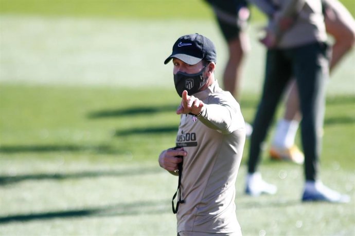 Archivo - Simeone entrenando al Atlético