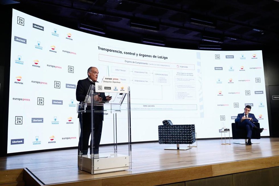 El presidente de LaLiga, Javier Tebas, interviene en los Desayunos Deportivos de Europa Press en el Auditorio El Beatriz Madrid, un evento patrocinado por DAZN, Liberbank, Loterías y Apuestas del Estado y Repsol