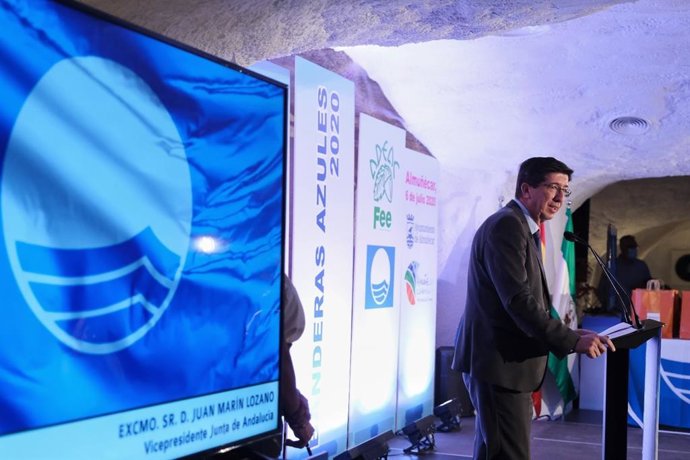 Andalucía consigue el récord histórico de banderas azules con 137 distintivos en 2021