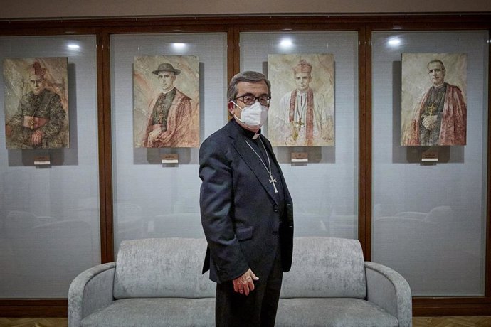 Archivo - El secretario general y portavoz de la Conferencia Episcopal Española (CEE) y obispo auxiliar de Valladolid, Luis Argüello.