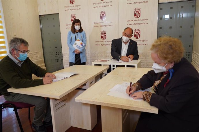 Firma del convenio de colaboración entre la Diputación de Segovia y las entidades sociales.