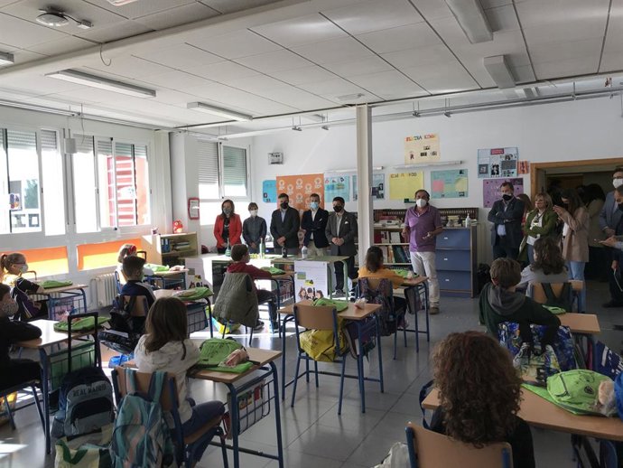 Desayuno saludable con aceite de oliva en el colegio Almadén.