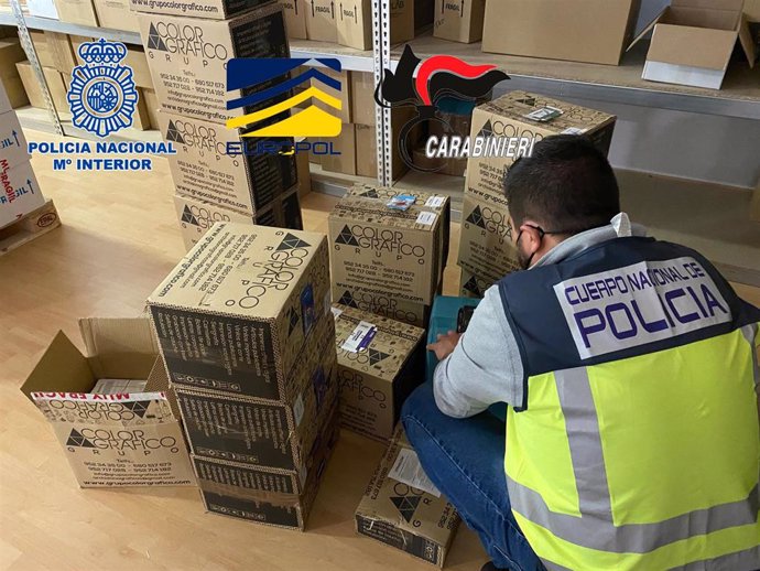 La Policía Nacional desarticula un grupo criminal que traficaba con medicamentos ocultos en productos nutricionales